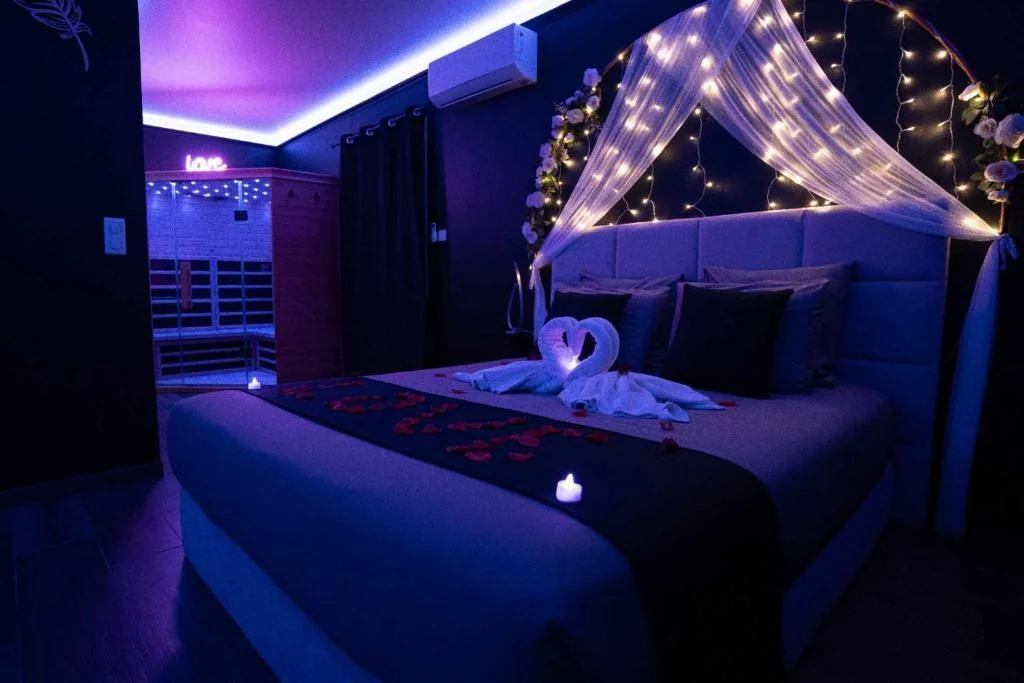 LA NUIT DES SECRETS Love Room 4 étoiles avec Jacuzzi et Sauna