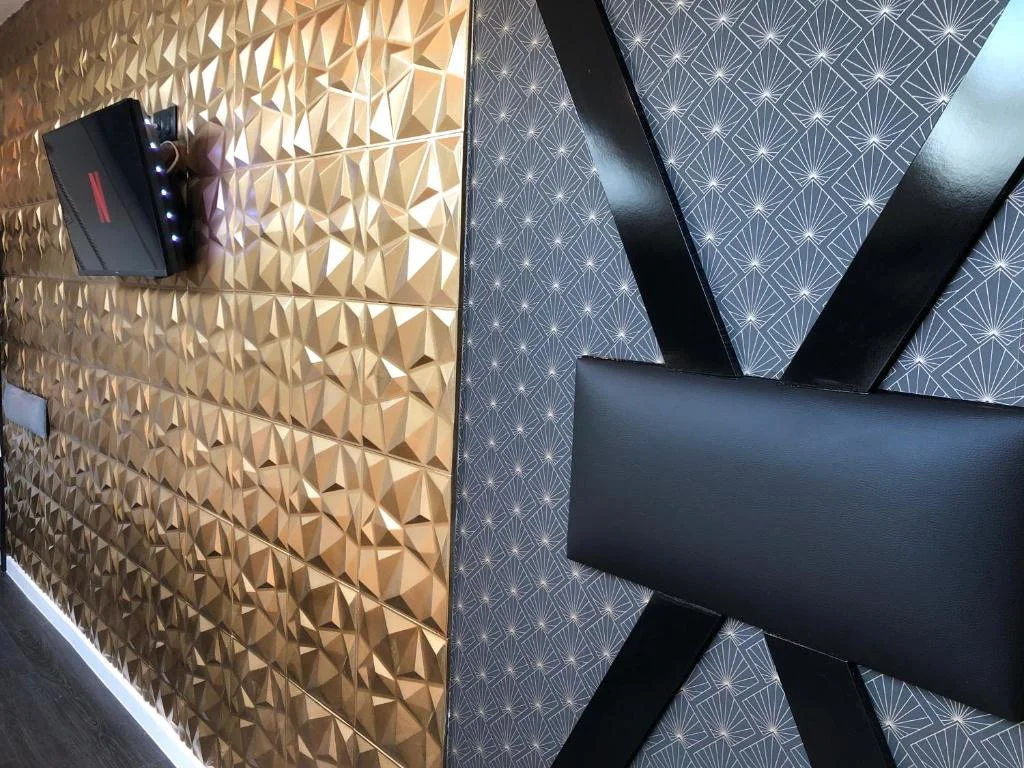 Playroom et Nuit Insolite