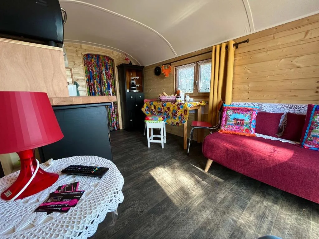 Roulotte de Romie : Séjour insolite en Camargue près d'Aigues-Mortes