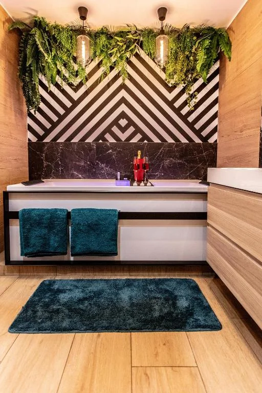 Tropical Jacuzzi Oasis — photo 2