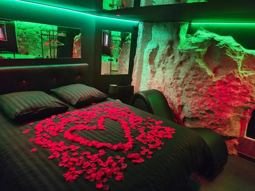 La Cachette Secrète – Maison romantique à Caen avec Balnéo et Sauna privatif, Normandie — photo 2