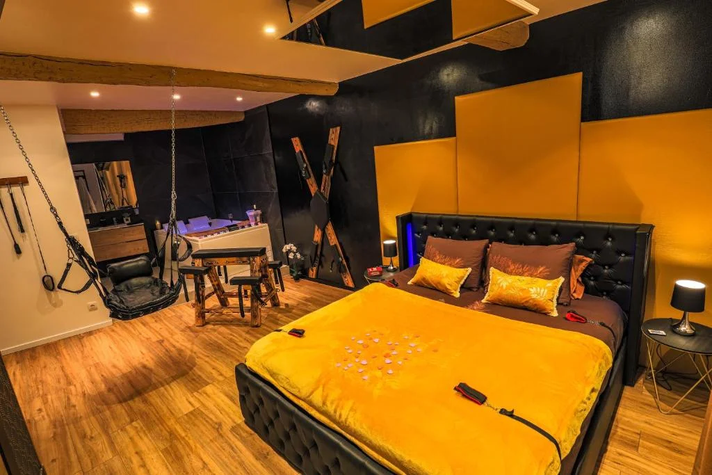 La loveroom bdsm grassoise 'La chambre des désirs'