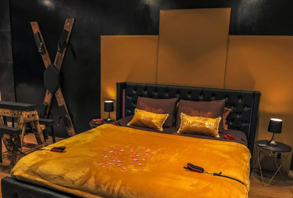 La loveroom bdsm grassoise 'La chambre des désirs'