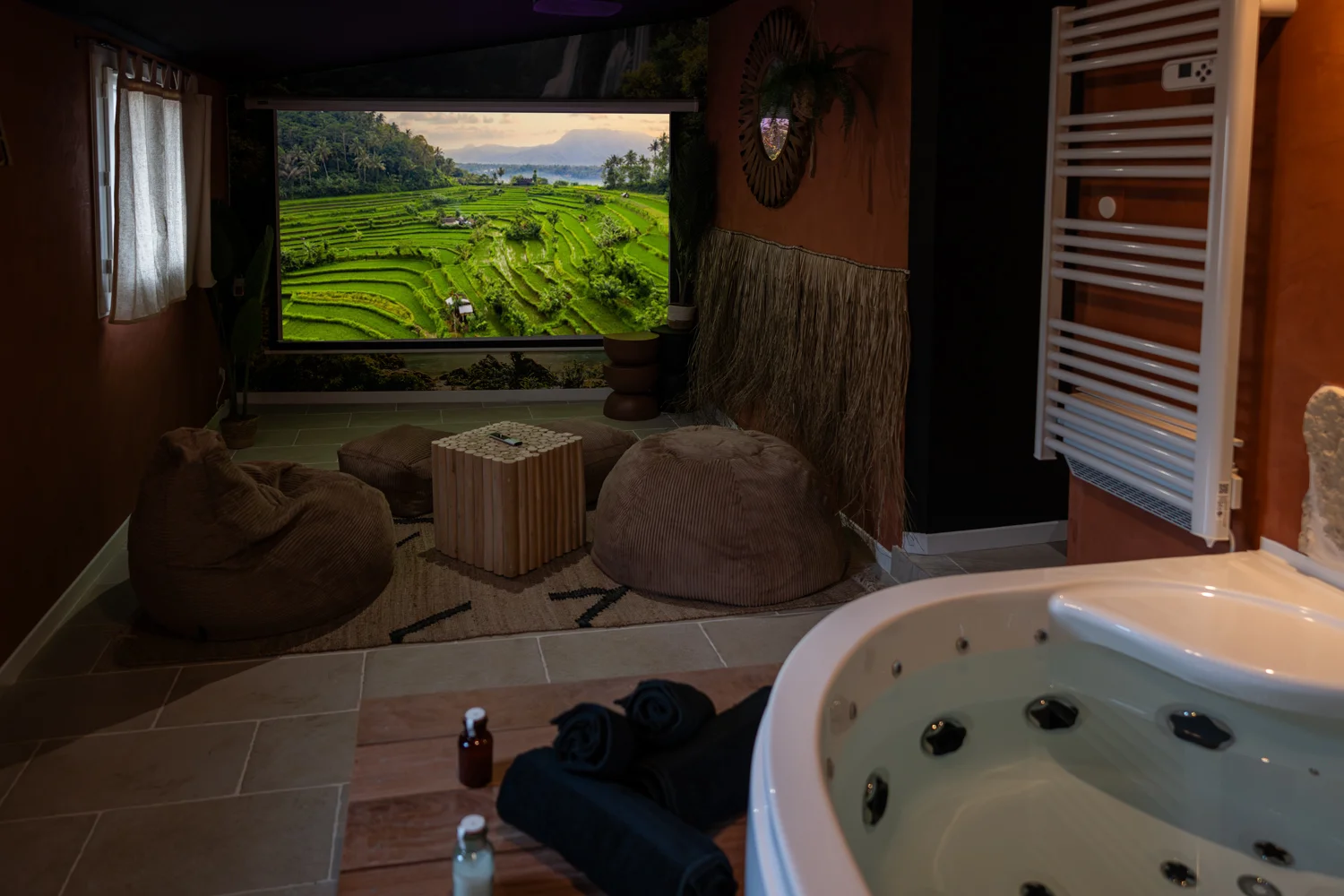 NUSA - Love room Bali • jacuzzi & cinéma privé • Bretagne — photo 2