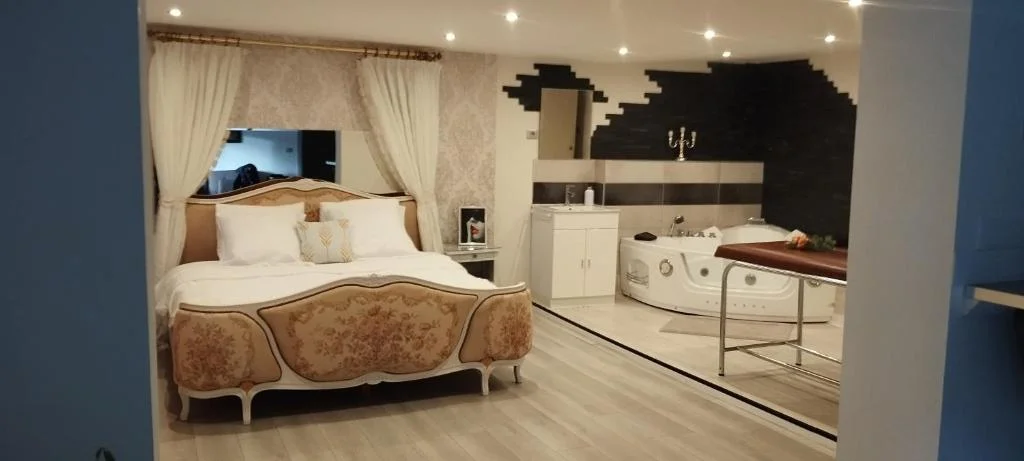 Love room avec spa privatif