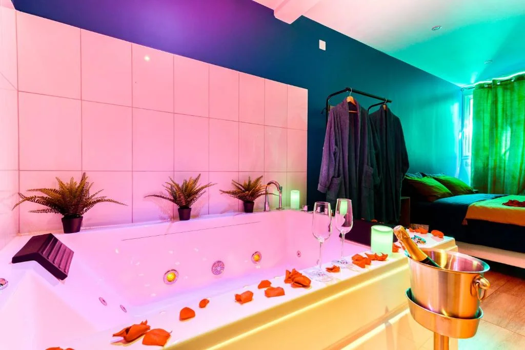 Narbnb - EDEN SUITE - Jacuzzi
