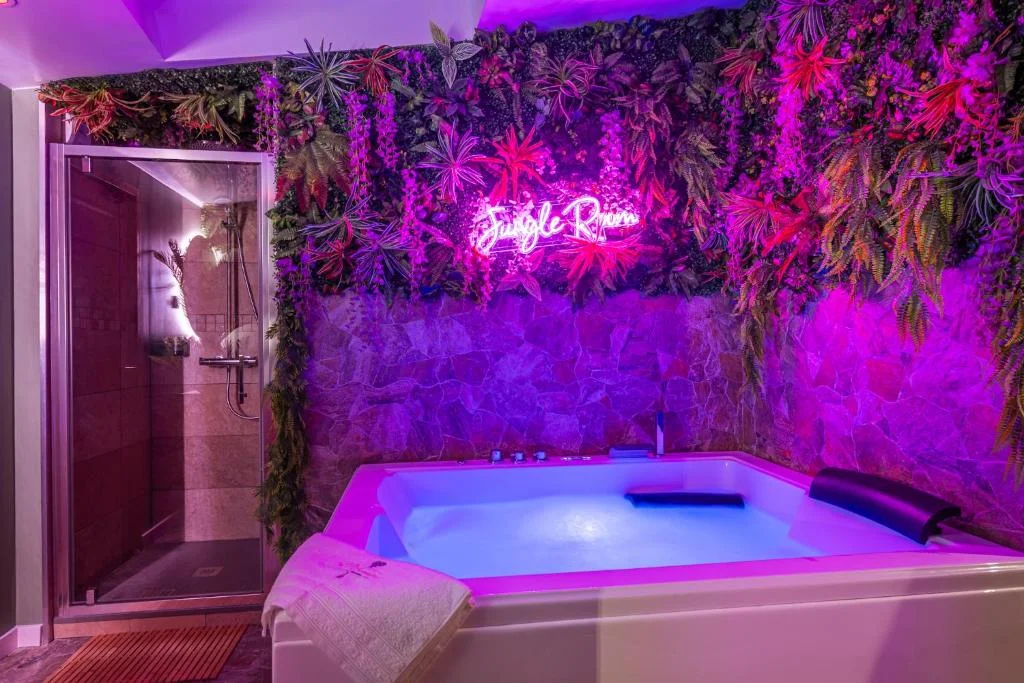 Suite Jungle: Amour et Détente – Escapade Romantique