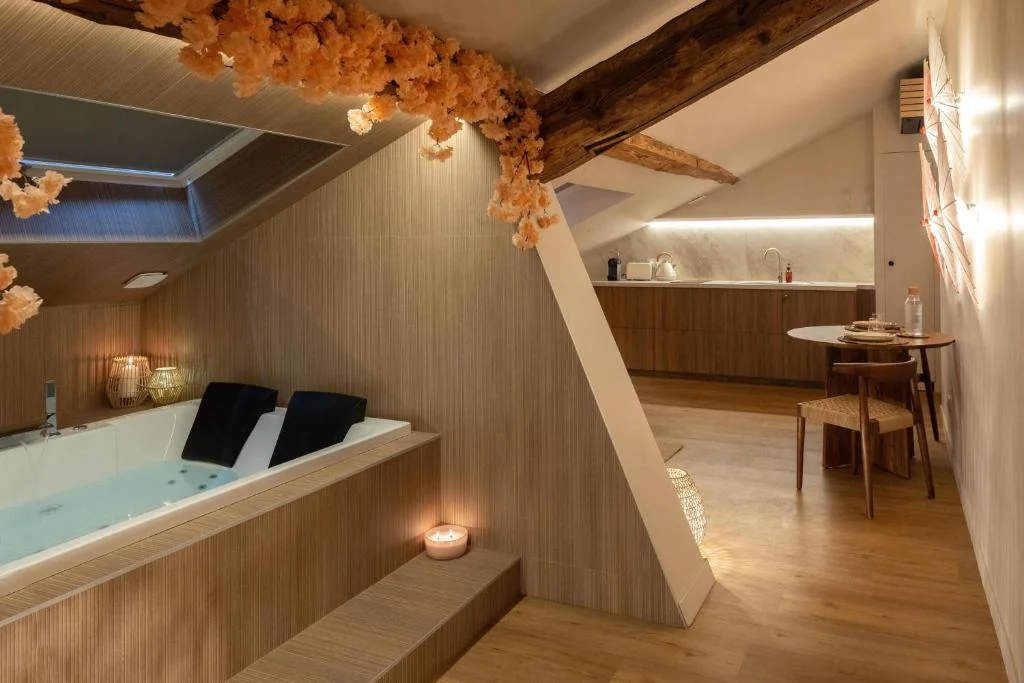 CEVA Suite Sakura – Jacuzzi et Cinéma au Centre-Ville