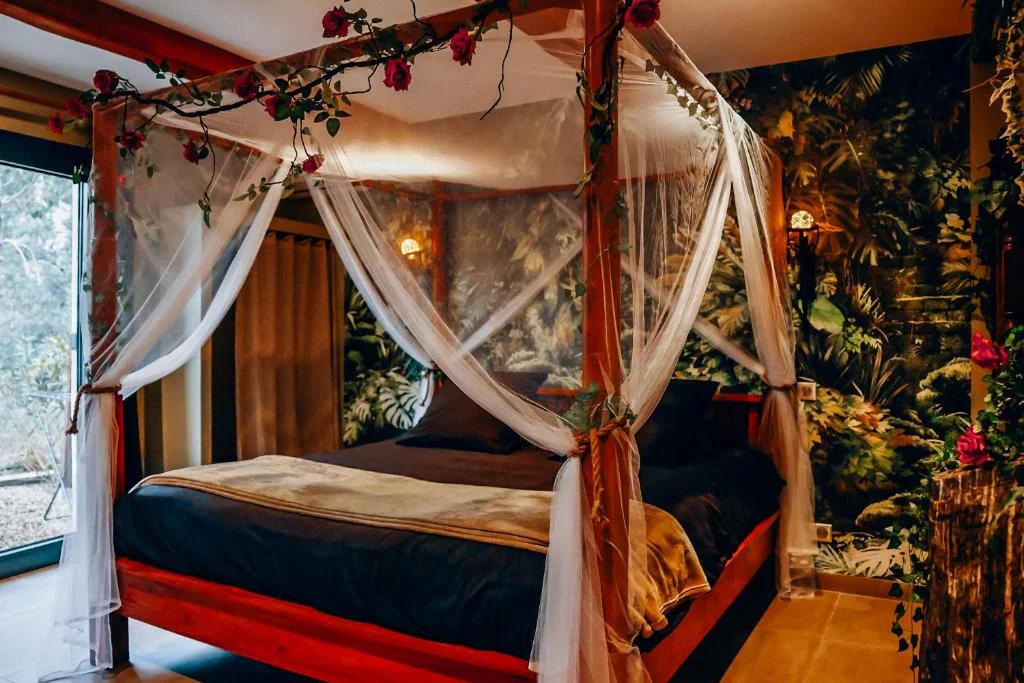La demeure de Poulpican chambre BROCELIANDE jacuzzi charme et romantique