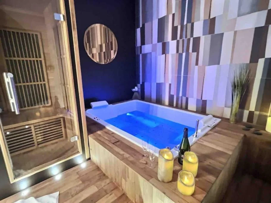 La suite du 21 - jacuzzi - sauna - centre ville