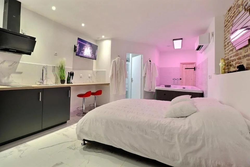 LOVE ROOM avec JACUZZI — photo 2