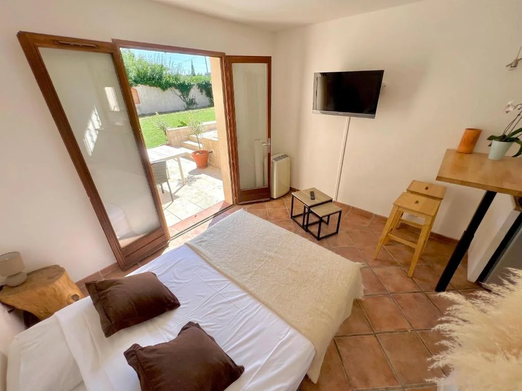 Studio avec jacuzzi et piscine