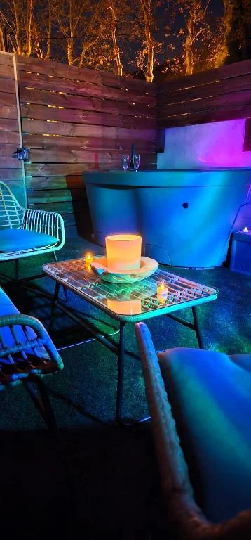 Maison Plus Belle La Nuit avec jacuzzi privé