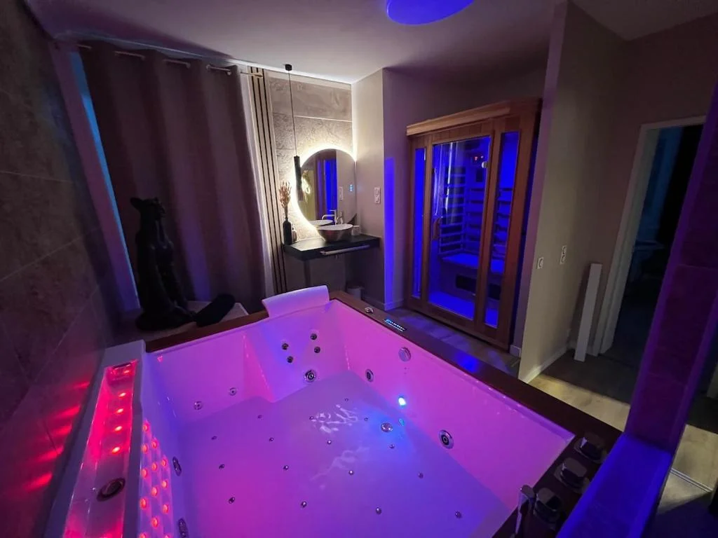 Suite KalypsÔ – Romantisme, Balnéo et Sauna Privé