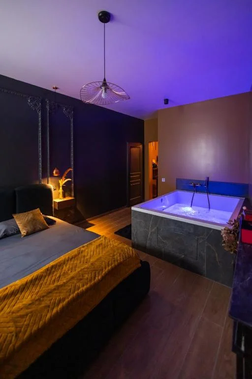 Dreamy Room - Evasion, balnéo & cinéma privé